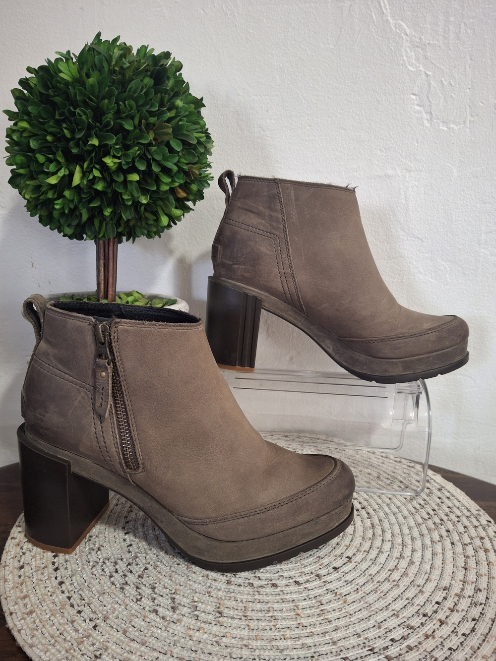 Sorel Blake Bootie Leather Ankle Booties with Block Heel Size 8.